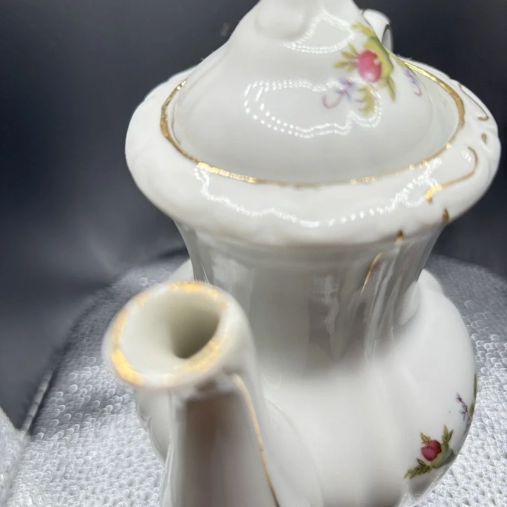 VTG Unmarked Porecelain Coffee Pot & Lid Pink Roses Gold Cottage Core Country